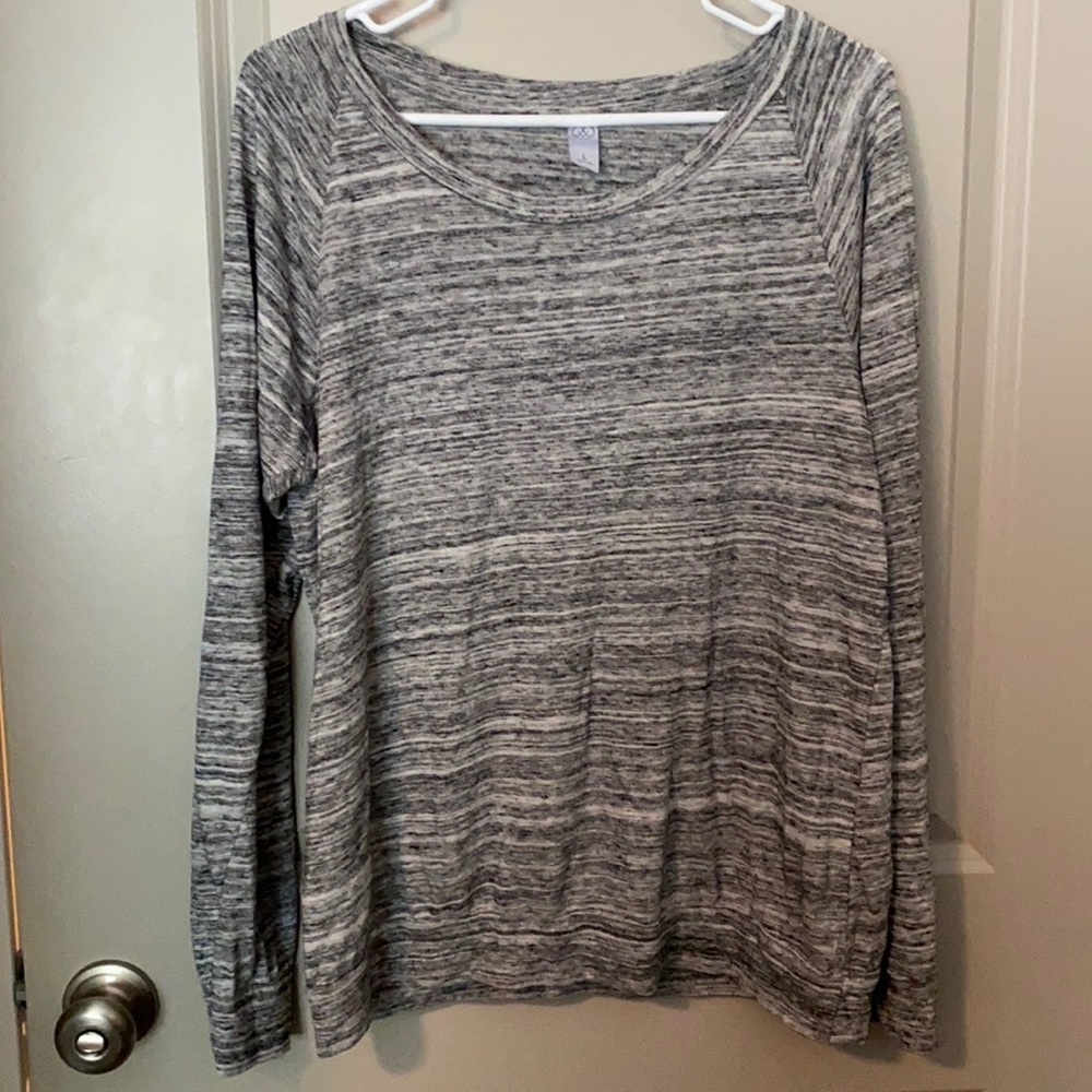 Alternative Activewear Top Flattering Fit and Versatile Color Womens Large